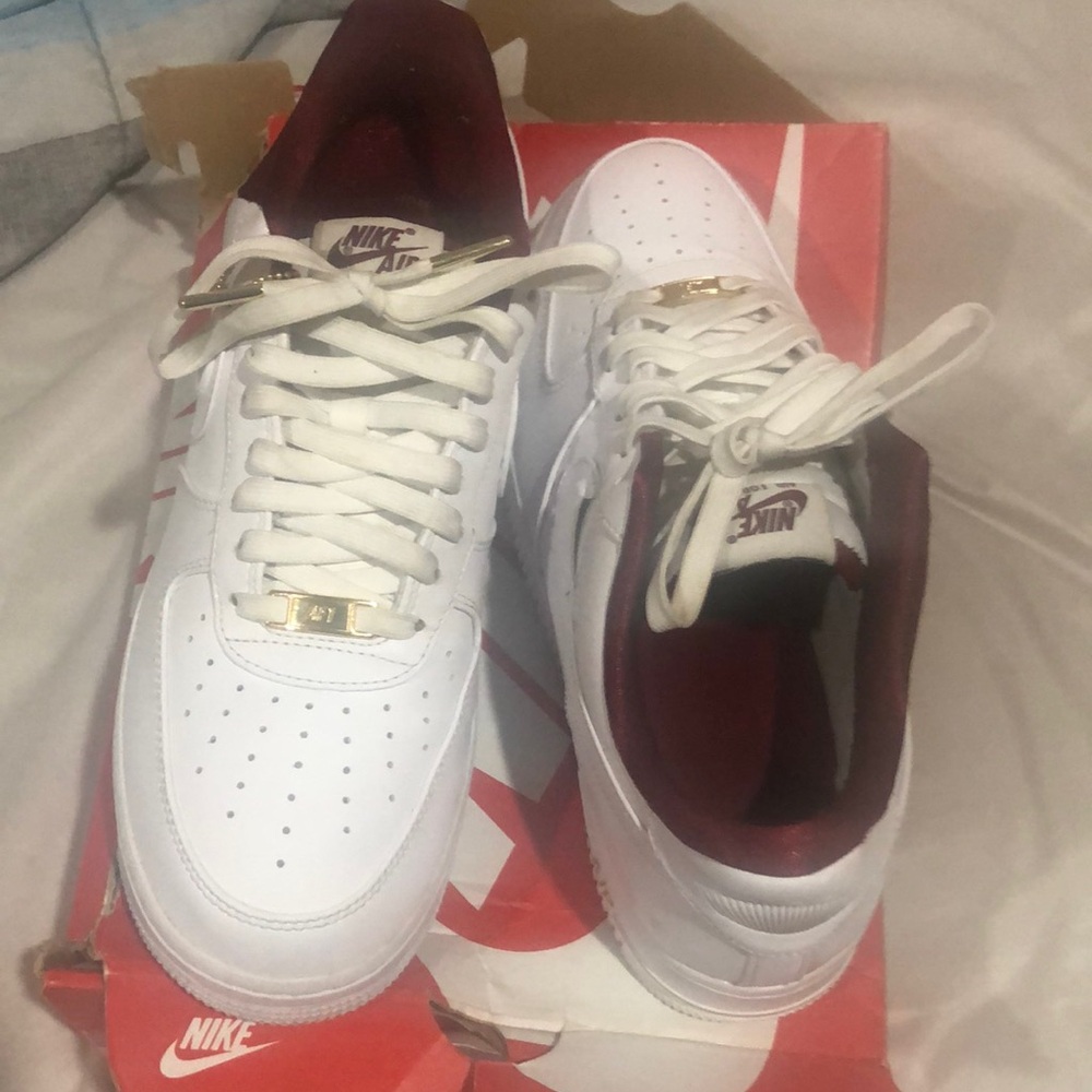 Nike Men's White and Maroon Sneakers